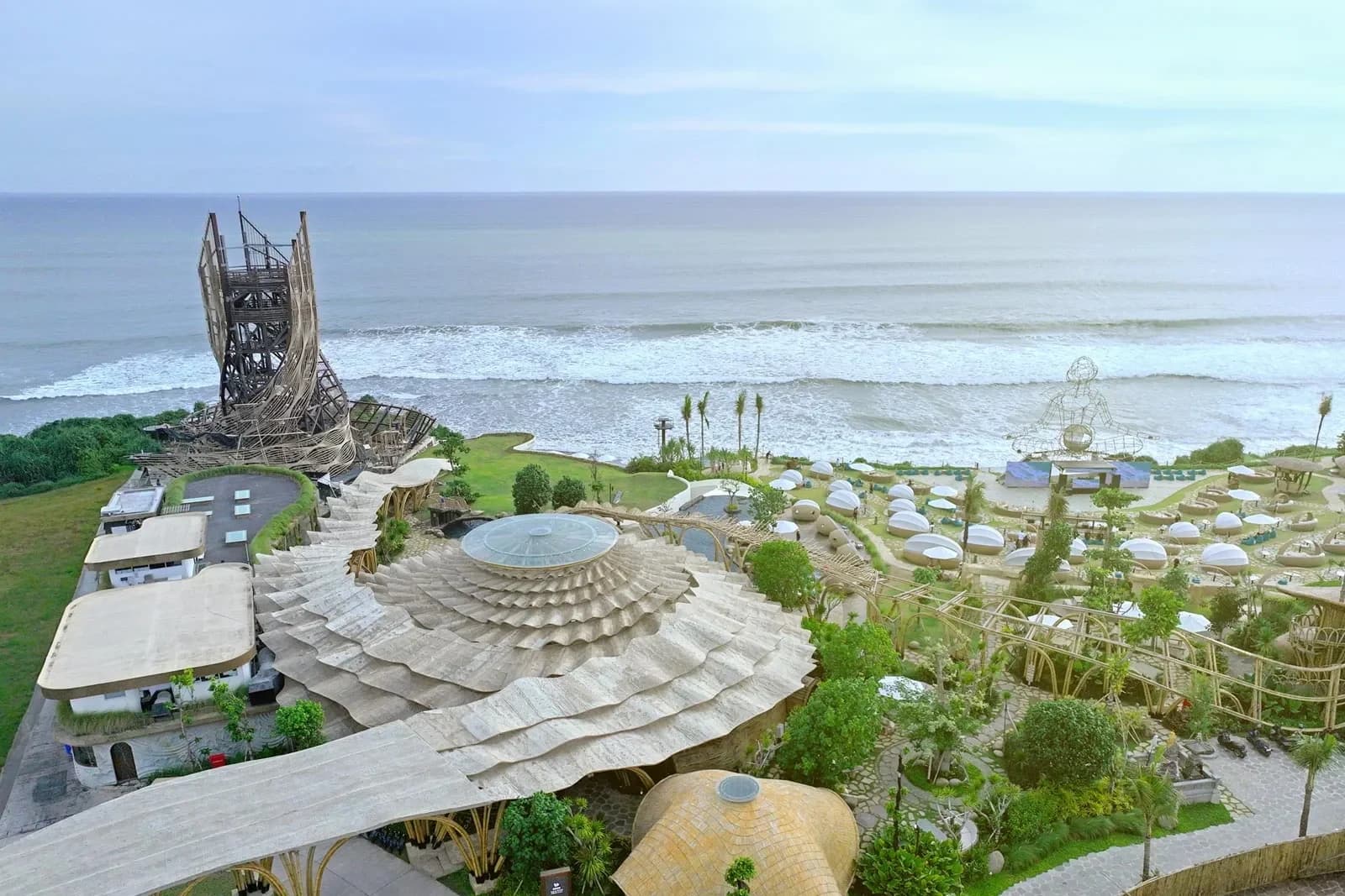 Luna Beach Club